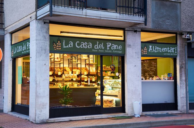 arredamento negozi alimentari panetteria la casa del pane quarona (8)